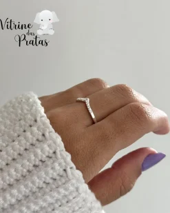 Anel Cravejado com Ponta