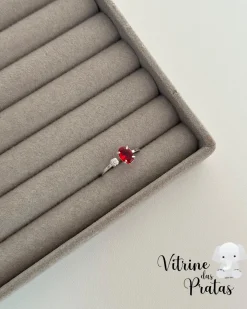 Anel Regulável com Zircônia Oval Vermelha