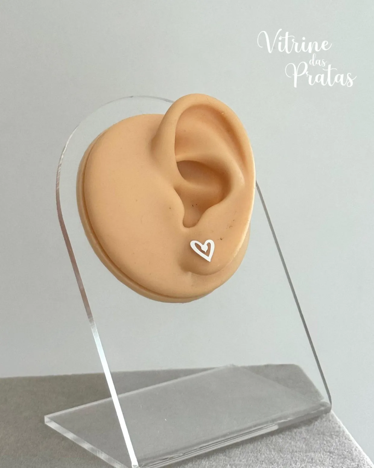 Brinco Coração Estilizado Vazado