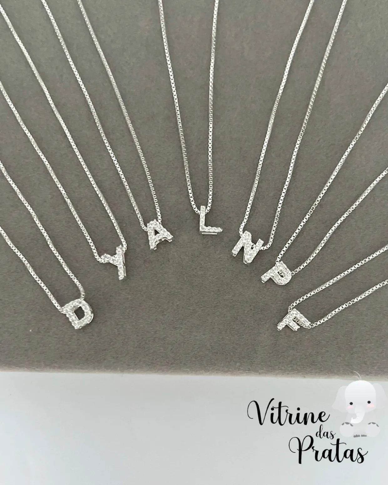 Colar Letra Cravejada