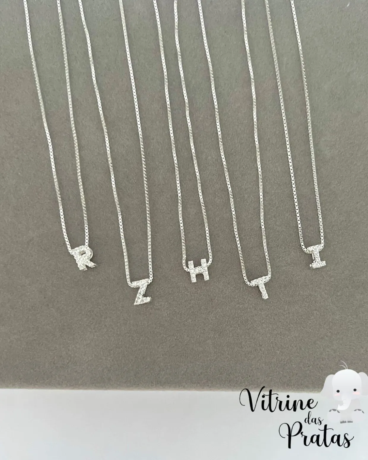 Colar Letra Cravejada