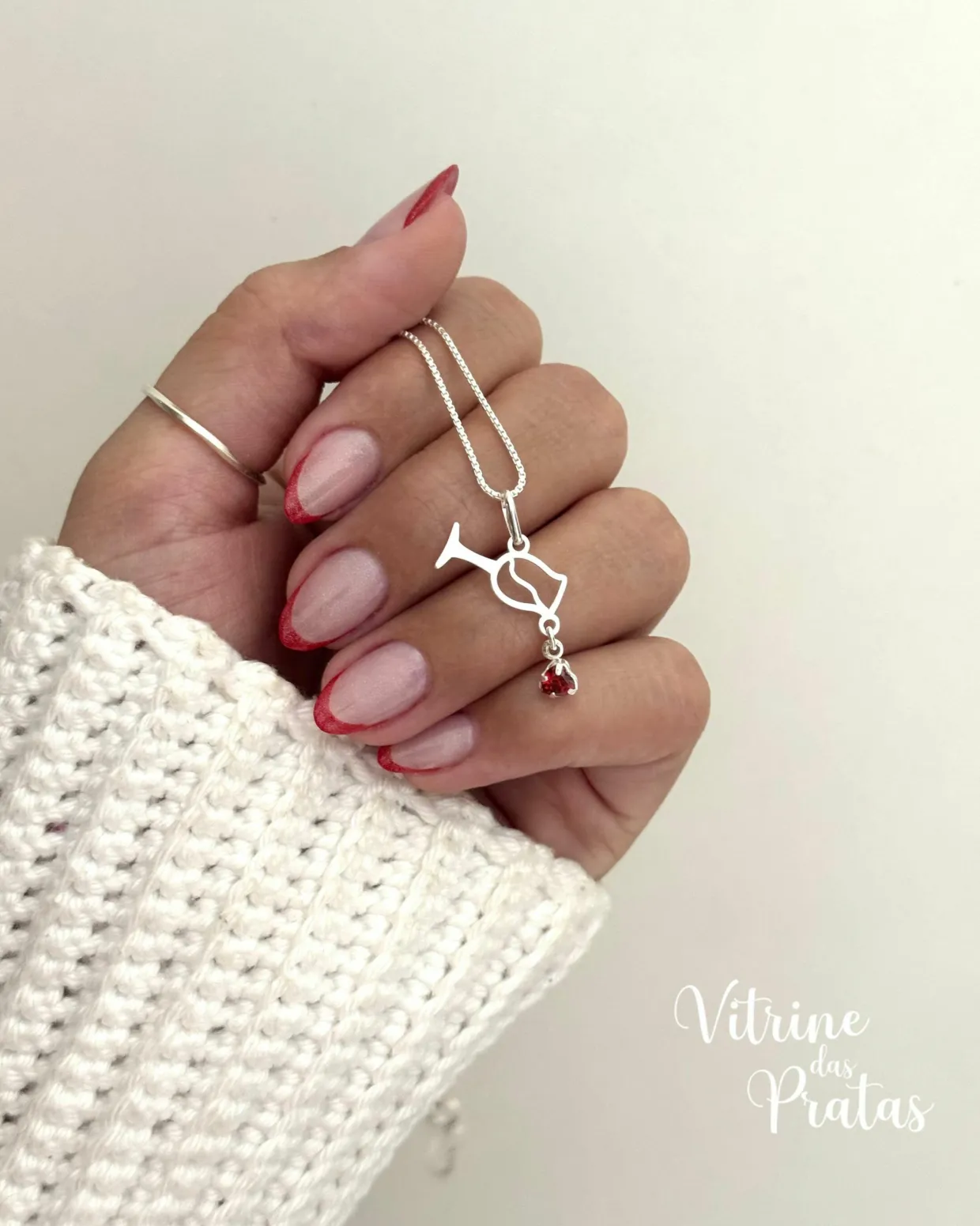 Colar Taça Vinho com Zircônia