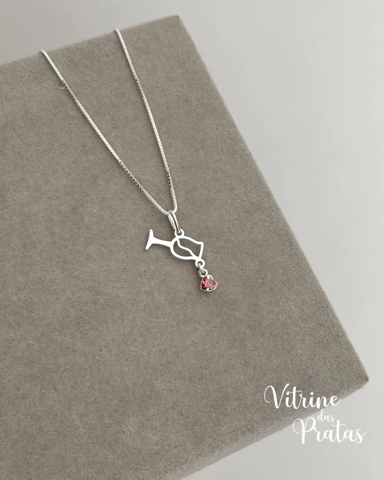 Colar Taça Vinho com Zircônia