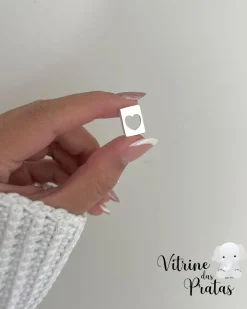 Pingente Plaquinha Retangular com Coração Vazado